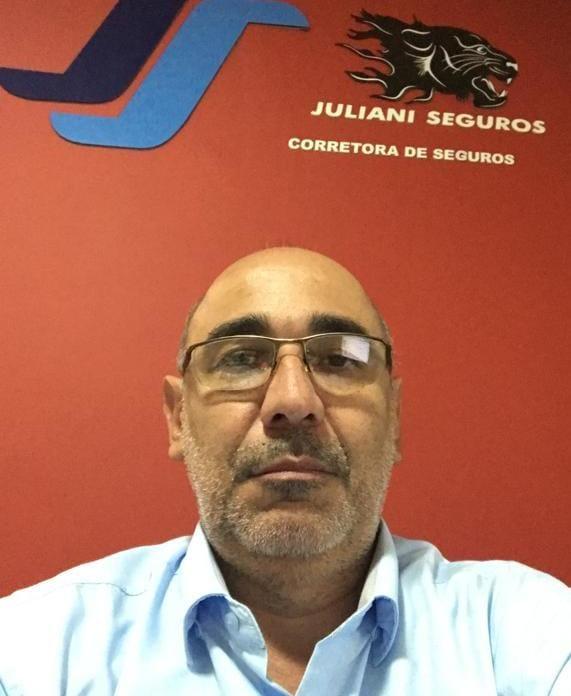 Corretor de seguros Juliani tem cerca de 20 anos de experiência e sempre preza pela transparência para te deixar seguro. (Foto/Divulgação)