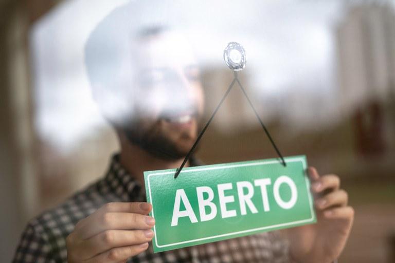 De janeiro a julho, em Uberaba foram abertas 4,7 mil empresas e fechadas 2,4 mil, perfazendo saldo positivo de 2,3 mil novas empresas (Foto/Reprodução)