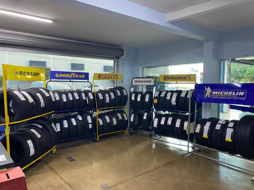 Na Mila Auto Center você encontra as melhores marcas de pneus nacionais e importados pelos melhores preços e melhores condições de pagamento. (Foto/Divulgação)