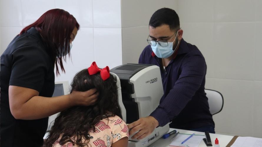 Programa vai atuar nas escolas para prevenir e corrigir dificuldades visuais e auditivas em crianças das redes públicas (Foto/Divulgação)