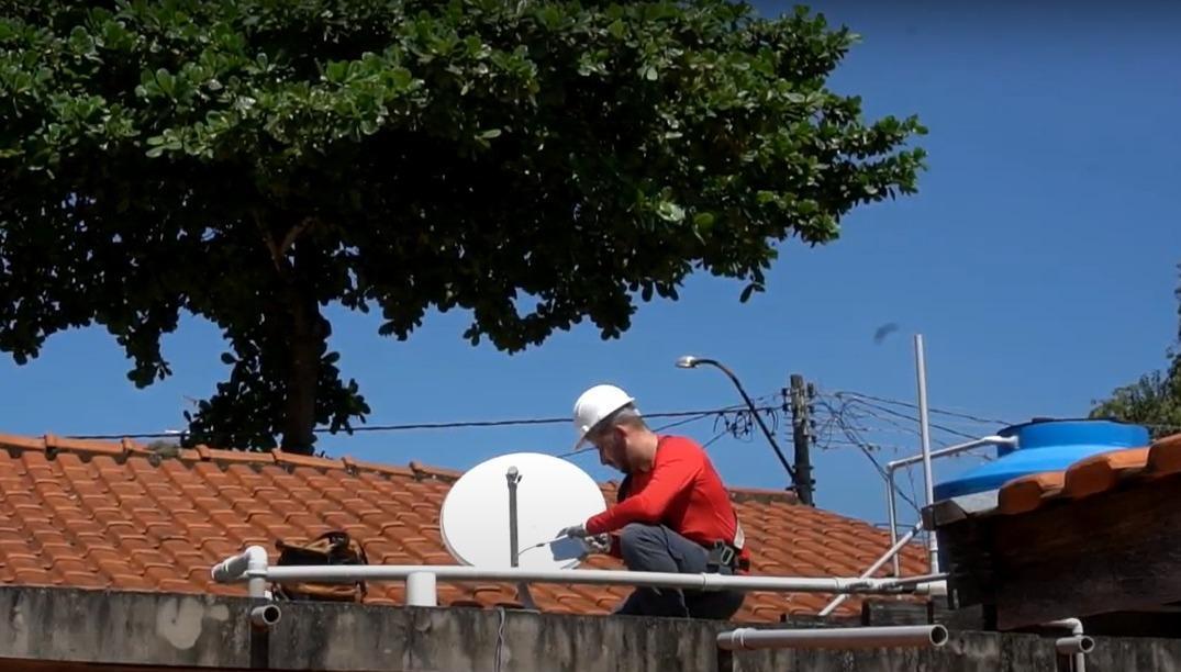 Podem receber equipamento e instalação gratuitos as famílias de menor renda inscritas em programas sociais do governo federal e que têm parabólica tradicional instalada e funcionando (Foto/Divulgação)