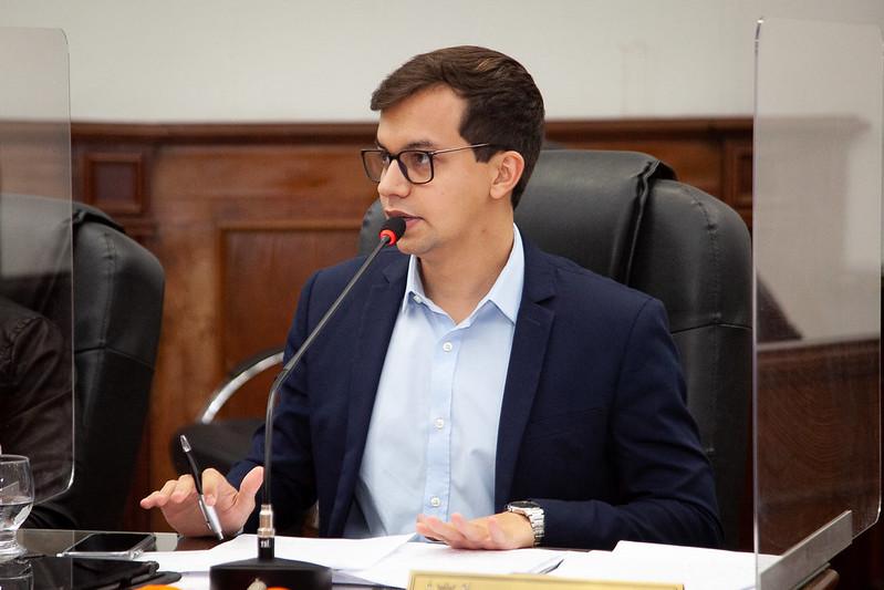 Celso Neto, secretário de Educação, posicionou que a proposta de revisão inclui uma reformulação geral da tabela de promoção (Foto/Rodrigo Garcia/CMU)