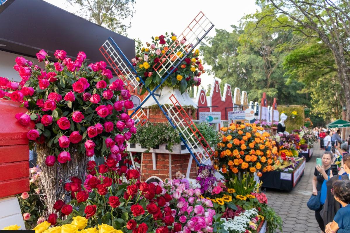 Parada das Flores em Holambra (SP) (Foto/Atibaia Morango)