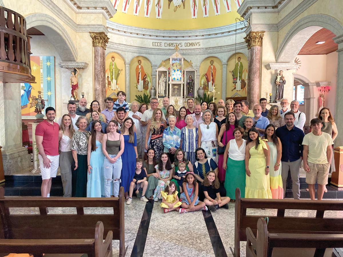 Família Cicci, reunida na missa em comemoração aos 90 anos de Mimi (Foto/Peixotinho)