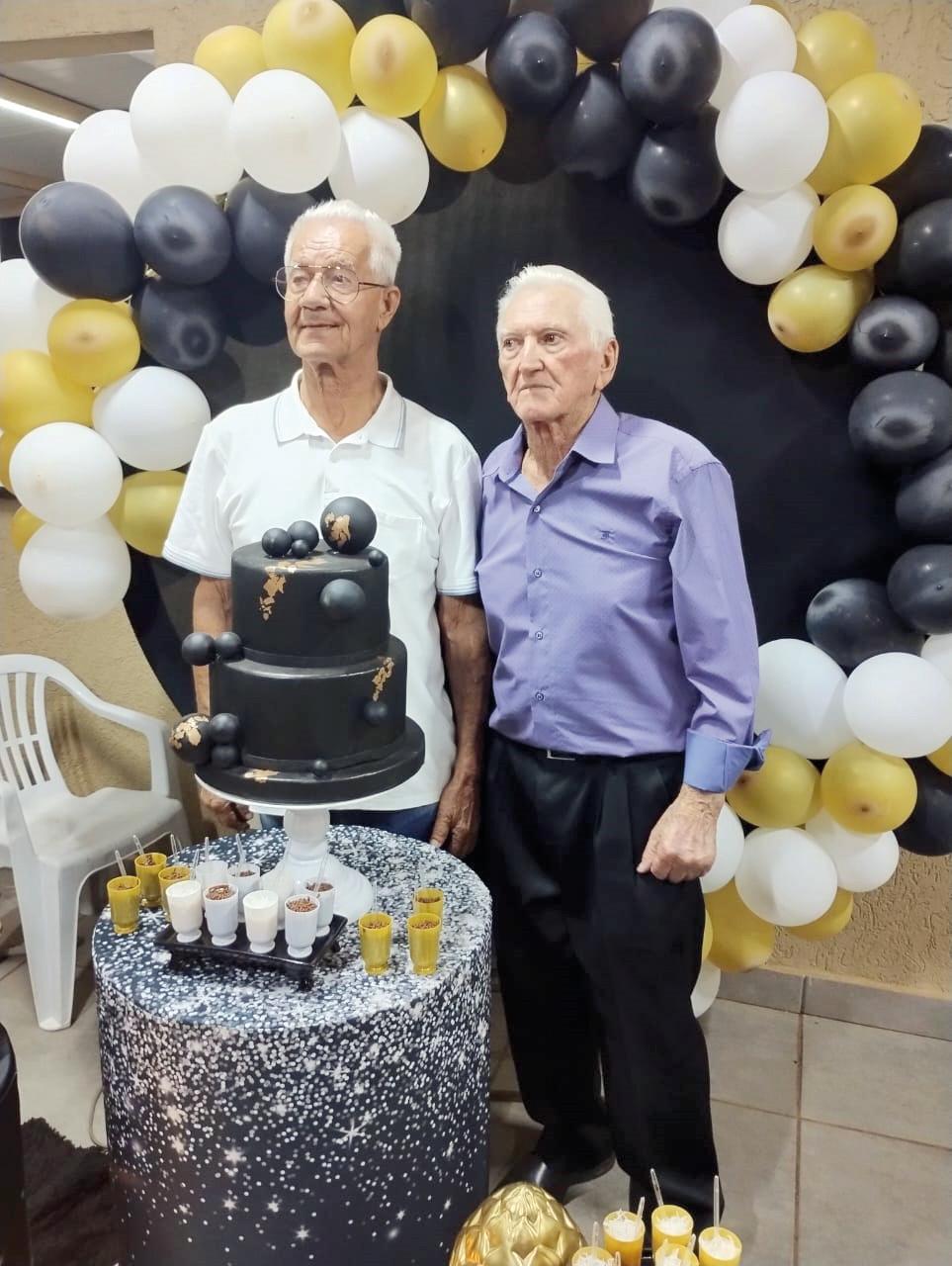 Festa em dose dupla para os cunhados João Bento e João Araújo, que emplacaram 80 anos no fim de semana (Foto/Divulgação)