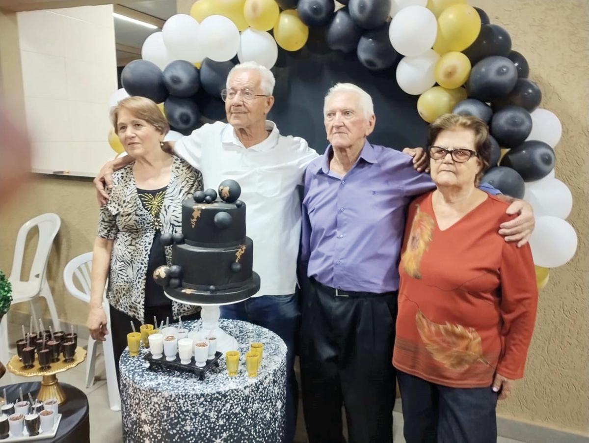 Aniversariantes com as respectivas esposas, Neusa Bento e Elza Araújo (Foto/Divulgação)