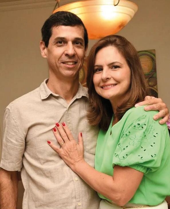 Adalgisa Rodrigues Barbosa celebrou mais um ano de vida ao lado do marido Gustavo Barbosa e dos filhos Luiz Gustavo e Gabriel. (Foto/Divulgação)