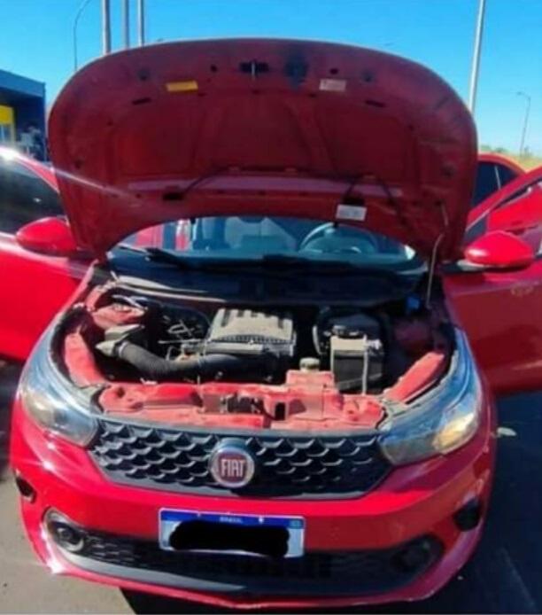 Placas se encontravam fora do padrão, característica muito recorrente entre os veículos adulterados na região (Foto/Divulgação)