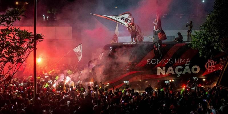 Revoltada com a péssima atuação do time, a torcida flamenguista vaiou demais Jorge Sampaoli e seus jogadores. (Foto/Tércio Teixeira/AFP)