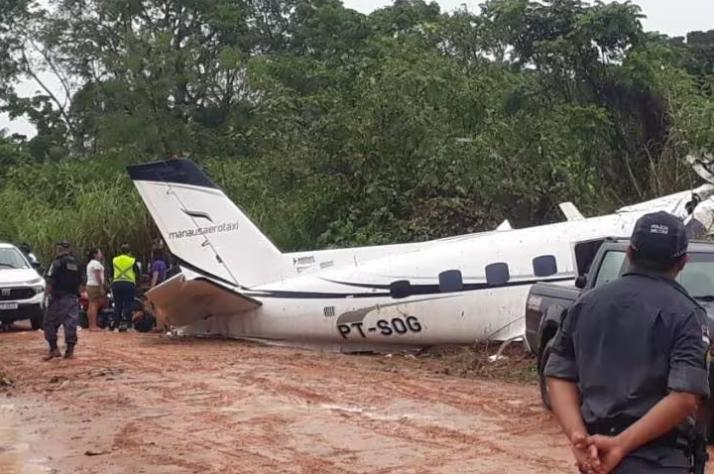 Avião da empresa Manaus Táxi Aéreo caiu enquanto tentava pousar em Barcelos (AM) (Foto/Reprodução/Rede Social)