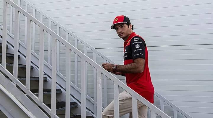 Carlos Sainz confirmou a boa fase e venceu com méritos o GP de Cingapura. (Foto/Ferrari)