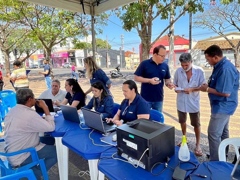 A primeira edição do Codau Cidadã Itinerante recebeu 52 consumidores, na Praça da Abadia. (Foto/Divulgação)