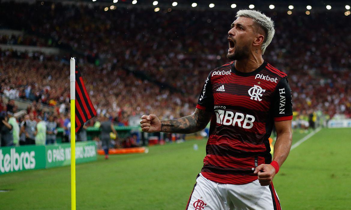 Arrascaeta é a esperança da torcida e do time do Flamengo para virar o jogo desta tarde. O São Paulo tem a vantagem do empate (Foto/Gilvan de Souza/Flamengo)