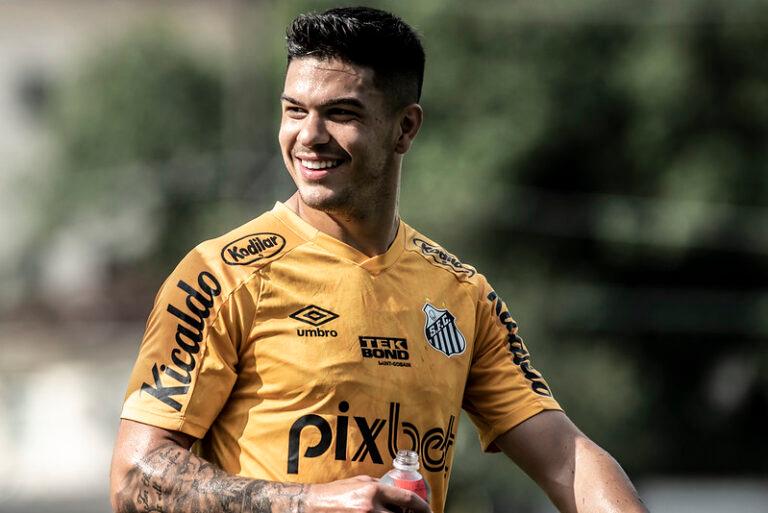 Volante Rodrigo Fernandez está de volta ao time do Santos. (Foto/Ivan Storti/Santos FC)