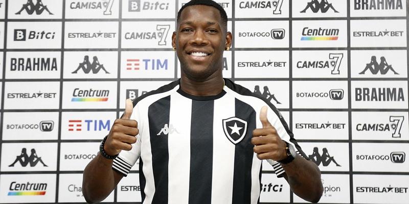 Patrick de Paula está de volta aos treinamentos, mas só volta a jogar no ano que vem. (Foto/Vitor Silva/Botafogo)