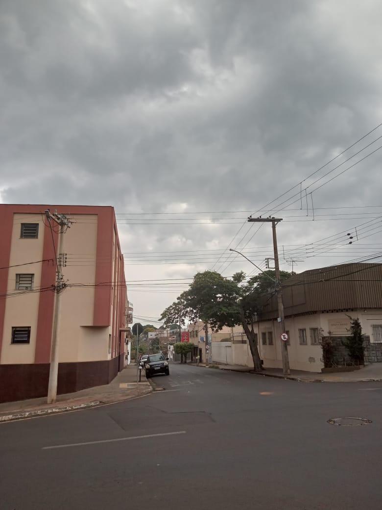 Tempo nublado em Uberaba (Foto/Equipe JM)