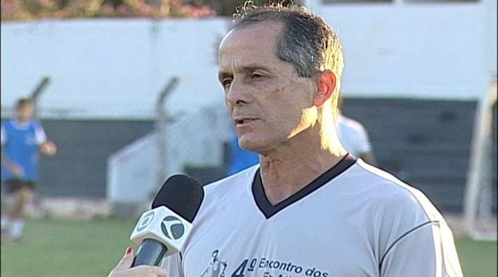 Irritado com a arbitragem, o preparador físico Lúcio Vaz foi expulso no jogo de ontem (Foto/N.F.C.)