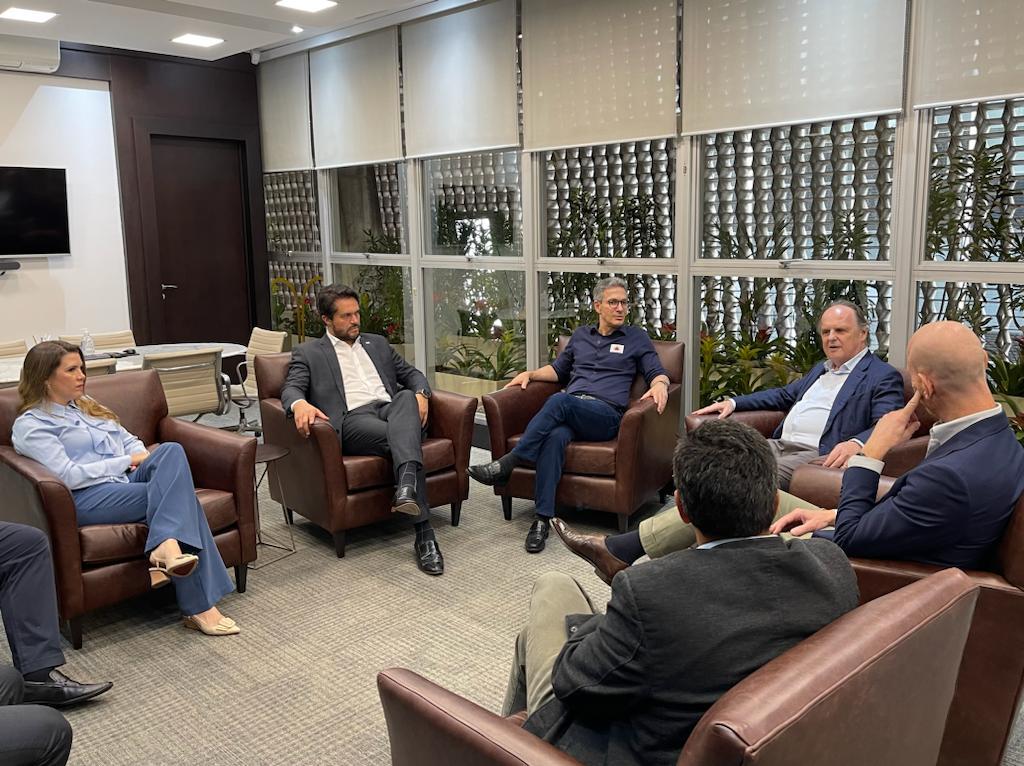 Reunião entre o governo municipal e estadual com a empresa Atlas Agro (Foto/Divulgação)