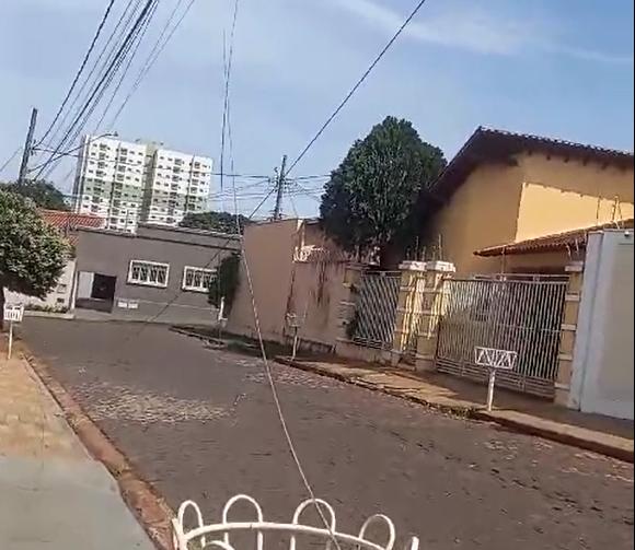 Fiação solta no bairro Estados Unidos (Foto/Reprodução)