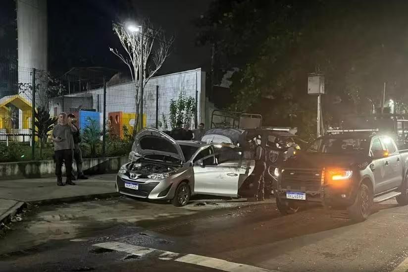 Veículo com os corpos foi encontrado na Zona Oeste do Rio (Foto/TV Globo/Reprodução)