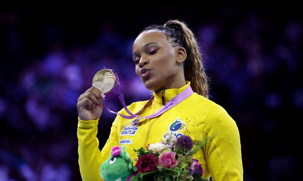 Rebeca, Rebeca, a melhor do mundo, nossa rainha é bi campeã do salto no Mundial de Ginástica Artística (Foto/Irves Herman/Reuters/Agência Brasil)