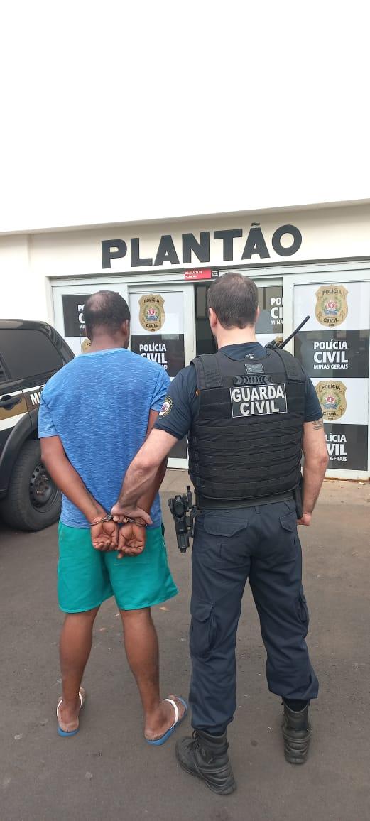 Homem preso por violência doméstica (Foto/Divulgação)