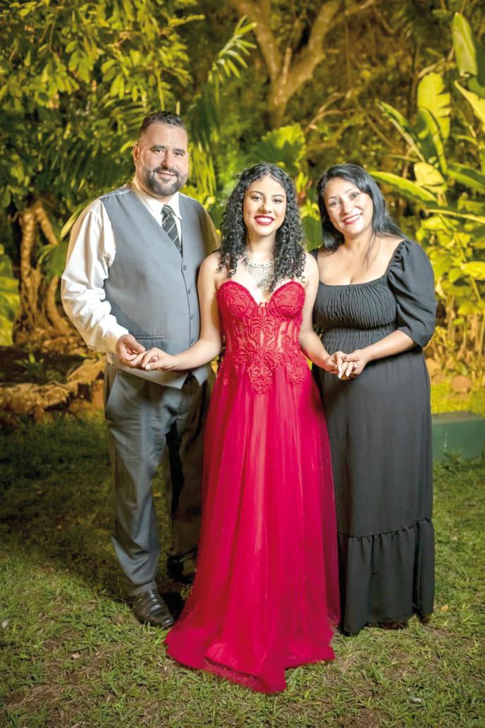 Noite de princesa para Letícia Vitoria de Paiva Felix debutante deste fim de semana, a bela ganhou festão dos pais Fabiano Garcia Felix e Taciana Beatriz de Paiva Felix para celebrar seus 15 anos (Foto/Divulgação)