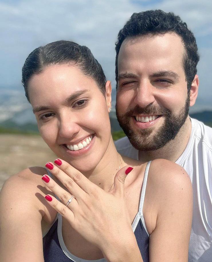 Bárbara Coraspe e Leonardo&nbsp;Cury ficaram noivos e começarma a contagem regressiva para o seu tão sonhado, felizes para sempre (Foto/Divulgação)