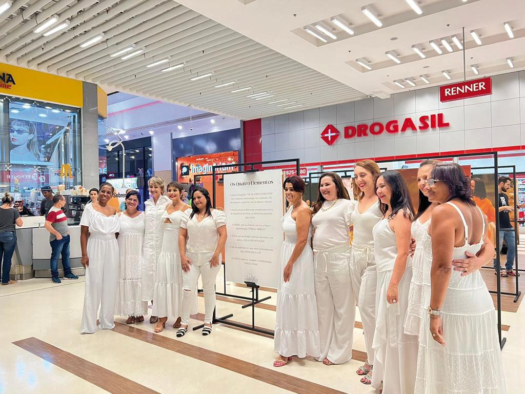 Está em exposição até o dia 20 de outubro, no Shopping Uberaba, as fotos das Guerreiras que estrelaram o Calendário Doze Guerreiras de 2023. Os trabalhos para o Calendário 2024 já estão a todo vapor; para quem ainda não teve oportunidade de ver de pertinho, vale a pena conferir, a exposição está maravilhosa (Foto/Divulgação)