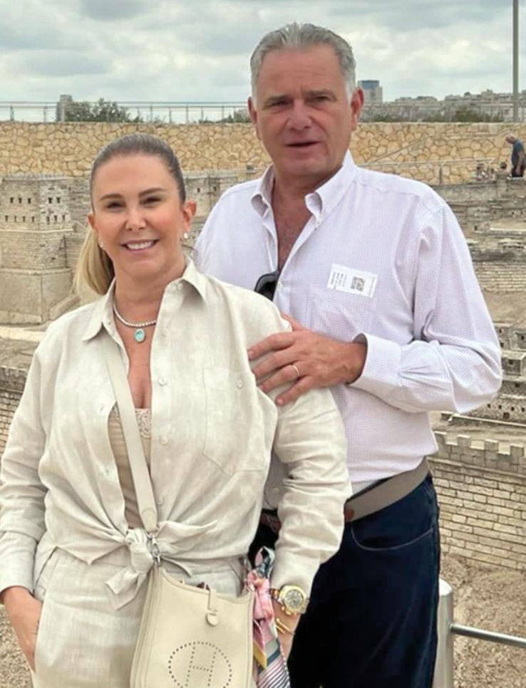 Ana Paula Sales e Silvio Jr na histórica Jerusalém (Foto/Divulgação)