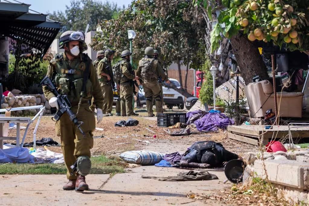 Israel atacou alvos do Hamas em Gaza e disse que os corpos de 1.500 militantes islâmicos foram encontrados no sul (Foto/THOMAS COEX/AFP)