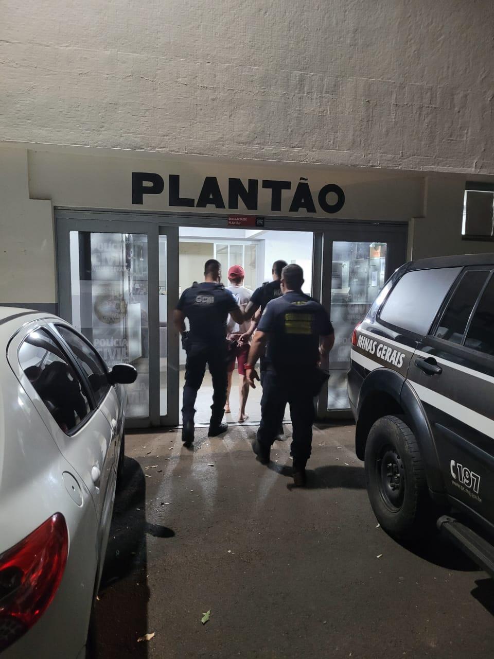 O acusado foi encaminhado à Delegacia de Plantão (Foto/Divulgação)