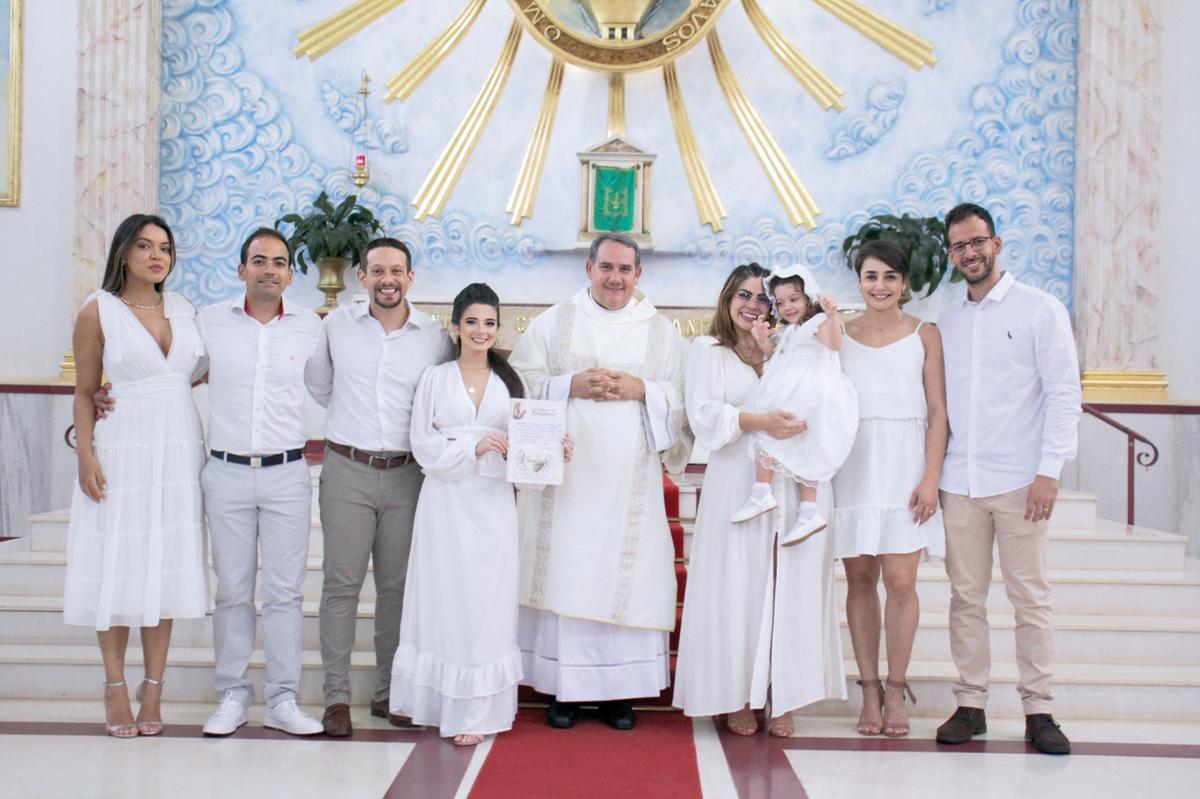 Isabelle com os padrinhos - Jessika Vieira, Ricardo Cabral, Lorena Skaff Matta, Analia Facury e Guilherme Facury; além dos pais, Luiz e Julyenne (Foto/Cris Abreu)