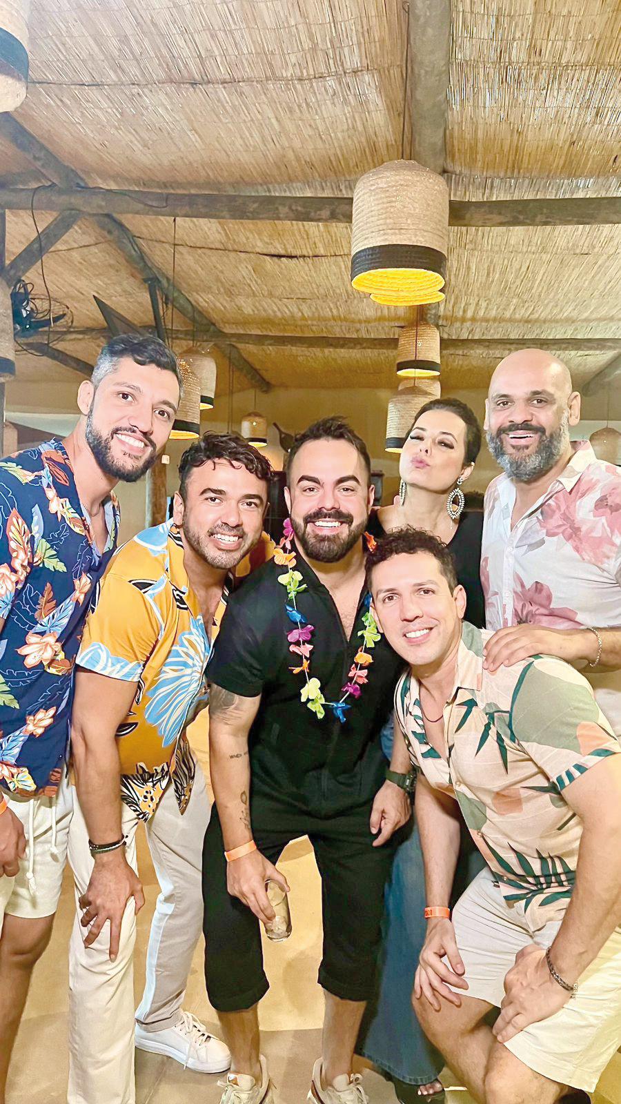 Julio, ldeado pelos amigos de longa data, Nicolas Almeida, Joel Filho, Indiara Ferreira, Wagner e Robson Ferreira (Foto/Divulgação)