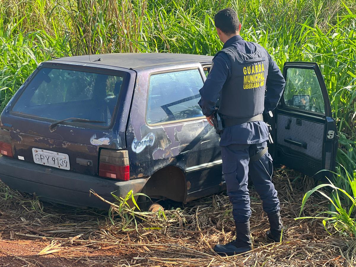 O carro estava com alerta de furto/roubo, conforme foi constatado por agentes da Guarda Civil Municipal (Foto/Divulgação)