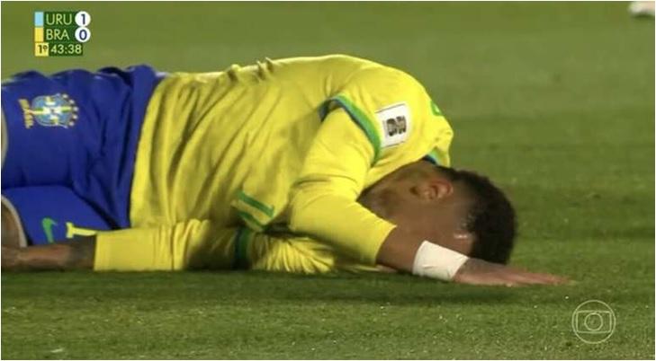 Neymar, ficará afastado dos gramados após romper o ligamento cruzado do joelho esquerdo. (Foto/Reprodução TV Globo)