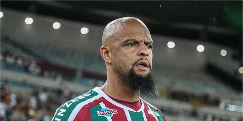 Felipe Melo recebeu o segundo cartão amarelo no banco de reservas e depois invadiu o gramado. (Foto/Marcelo Gonçalves/FFC)