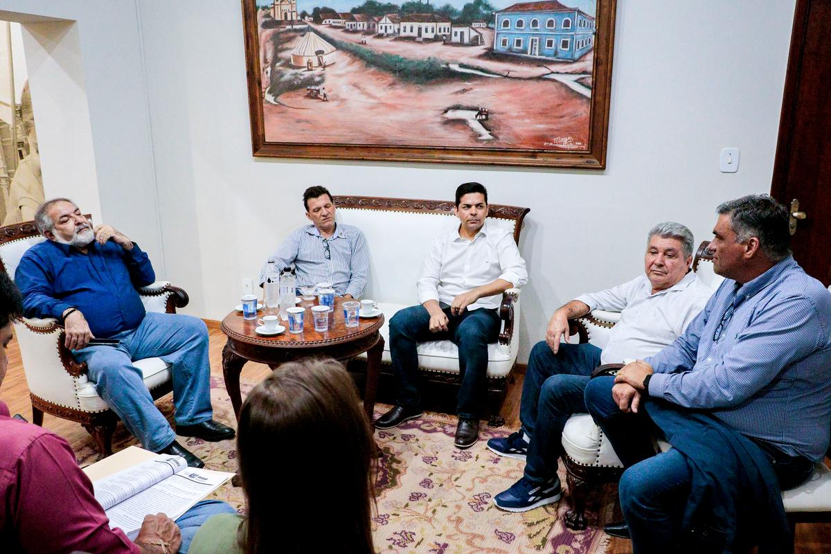 Detalhes da participação da Câmara na feira foram acertados durante reunião de membros do Cigra com o presidente, vereador Fernando Mendes (Foto/Rodrigo Garcia/CMU)