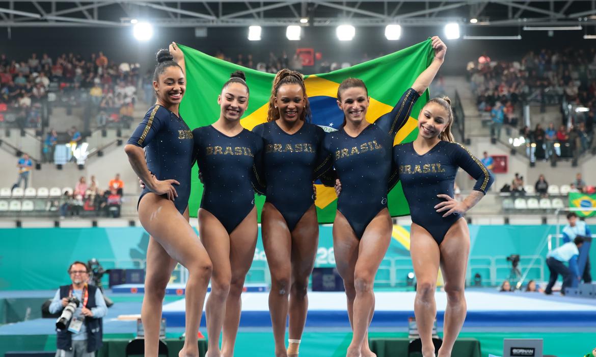 A equipe feminina de ginástica artística do Brasil garantiu a medalha de prata nos Jogos Pan-Americanos (Foto/Divulgação)