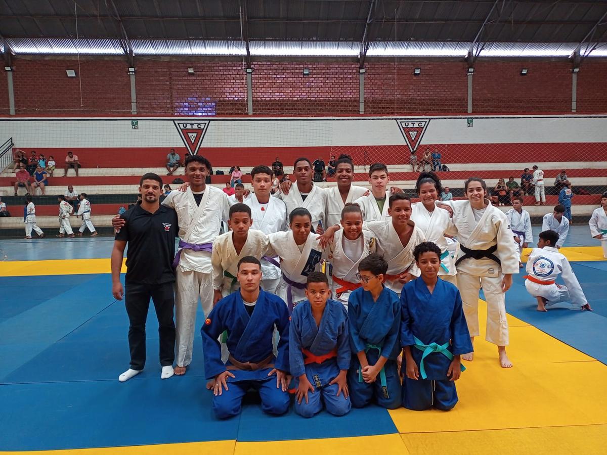 Alunos do projeto social Triângulo Ativo na Copa Triangulina de Judô (Foto/Divulgação)