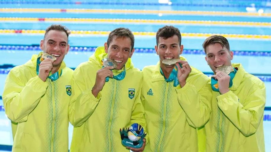 Guilherme Costa "Cachorrão", Murilo Sartori, Breno Correia e Fernando Scheffer, conquistaram a medalha de ouro. (Foto/@timeFlamengo)