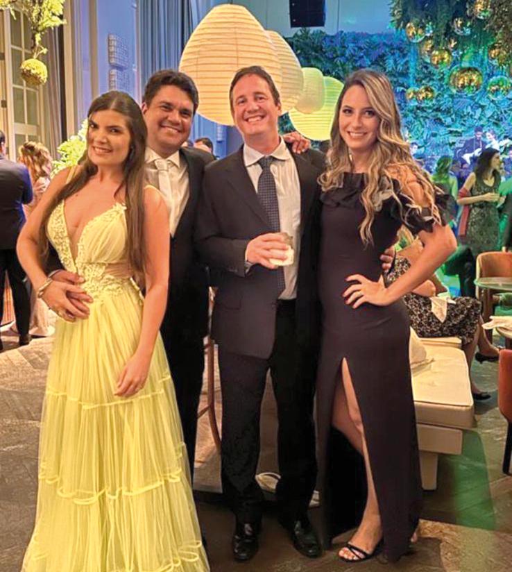 Os queridos, Stelá Barros e Kiko Prata, Rafael Guaritá e Renata Paiva nos domínios do fabuloso Palácio Tangará (Foto/Divulgação)