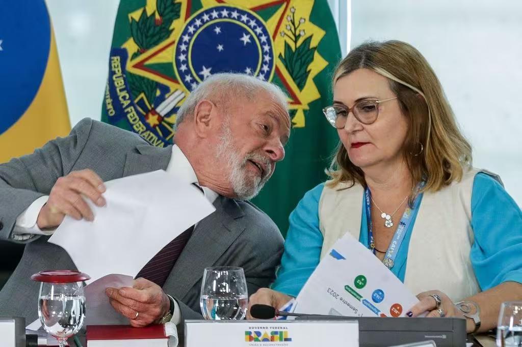 O presidente Luiz Inácio Lula da Silva e a presidente da Caixa, Maria Rita Serrano (Foto/Antônio Cruz/Agência Brasil)