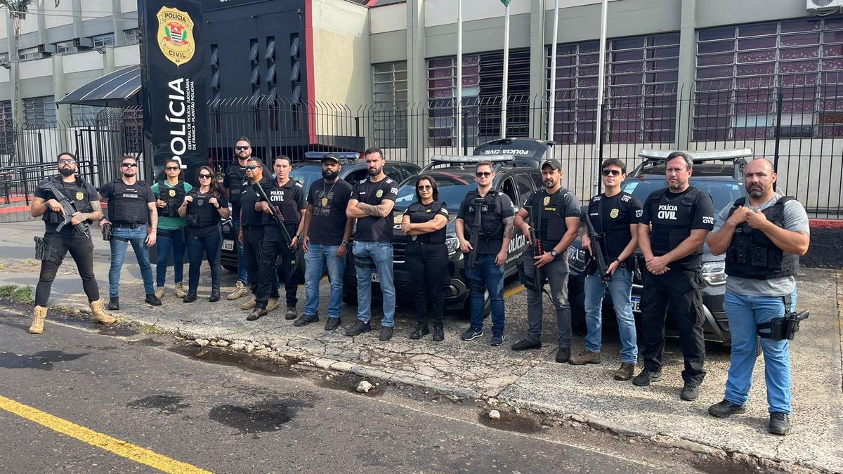 Parte dos policiais envolvidos no cumprimento de mandados da Operação Triton (Foto/Divulgação)