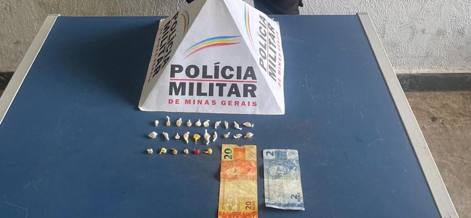 O jovem foi levado para a Delegacia, juntamente com a droga e dinheiro localizados com ele no Residencial Mangueiras  (Foto/Divulgação)