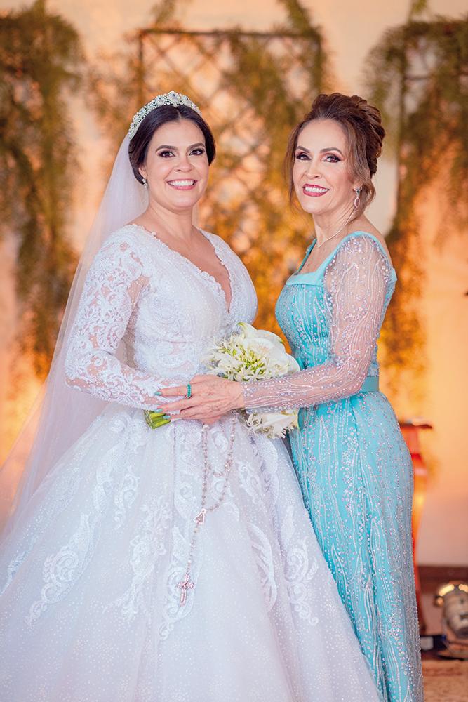 Rafaela ao lado da mãe, Maria Lúcia Valentim&nbsp;da&nbsp;Silva (Foto/Bruno Rabelo)