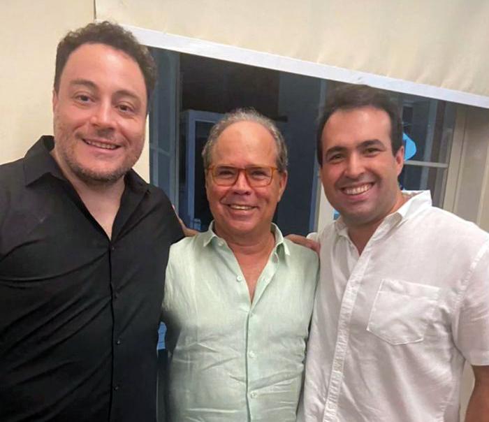 O renomado Pianista Fernando Calixto, Randolfinho Borges e Daniel (Foto/Reprodução)