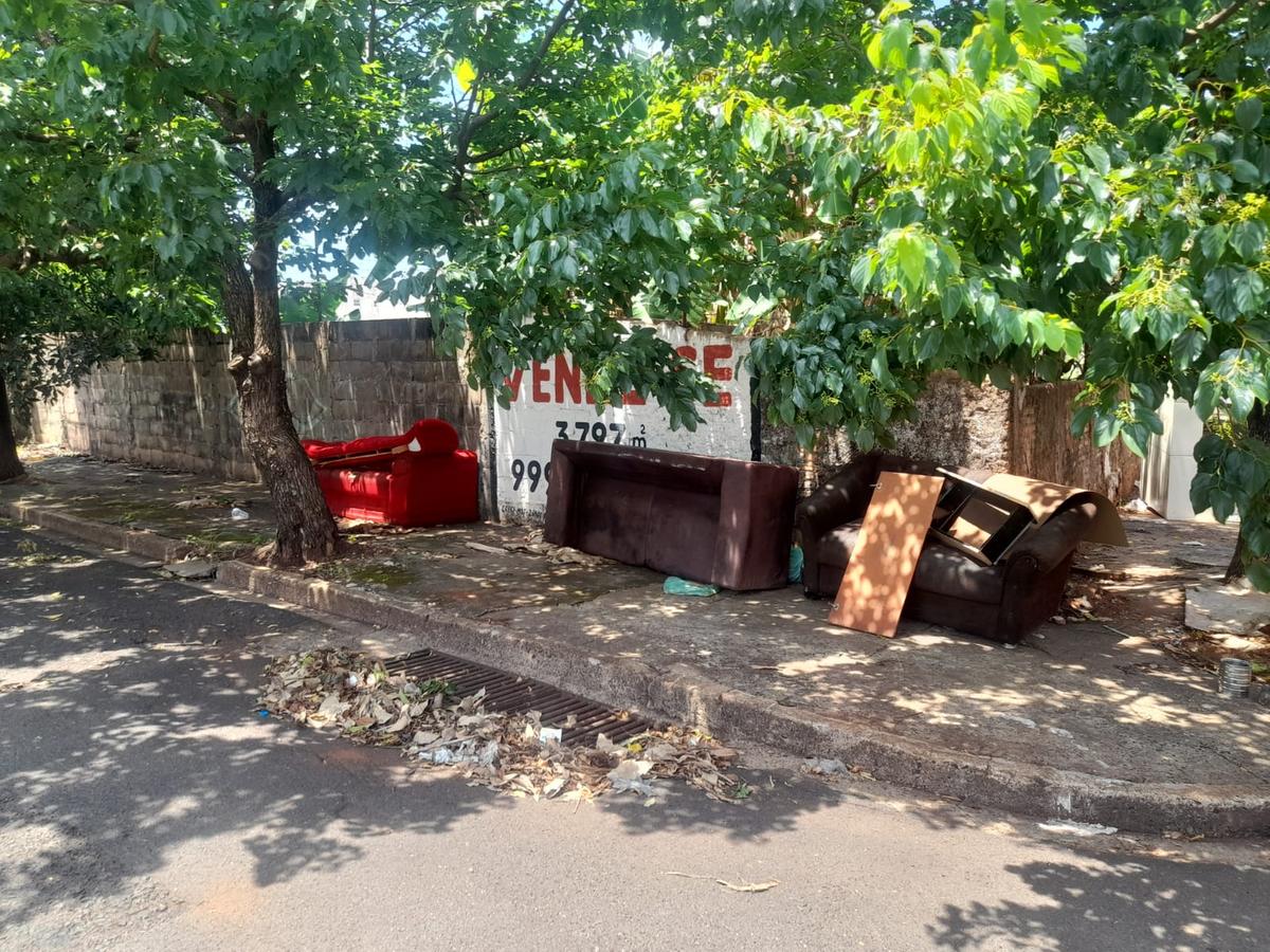 Descarte irregular no bairro São Benedito (Foto/Denúncia)