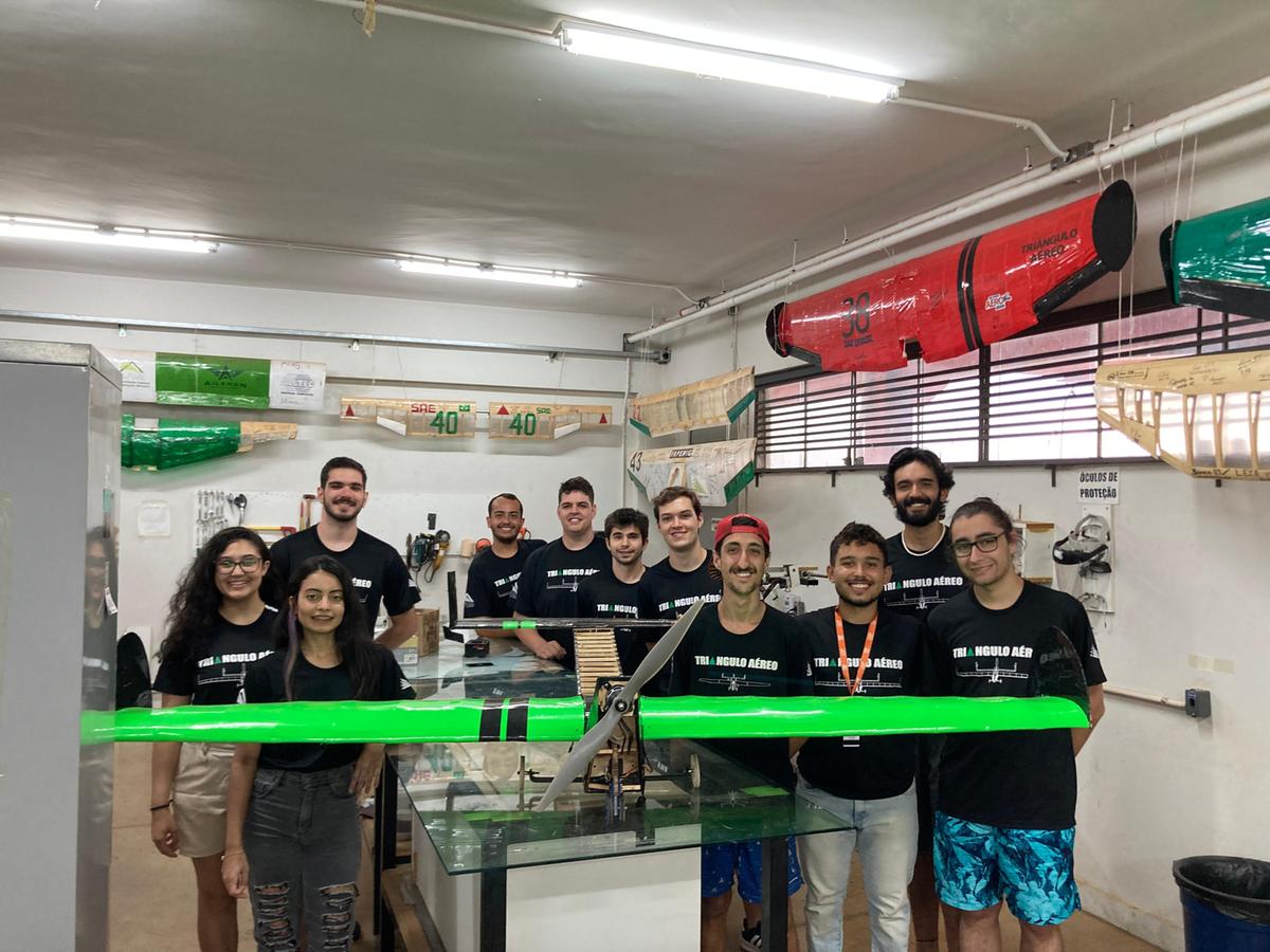 Integrantes do projeto "Triângulo Aéreo" (Foto/Divulgação)