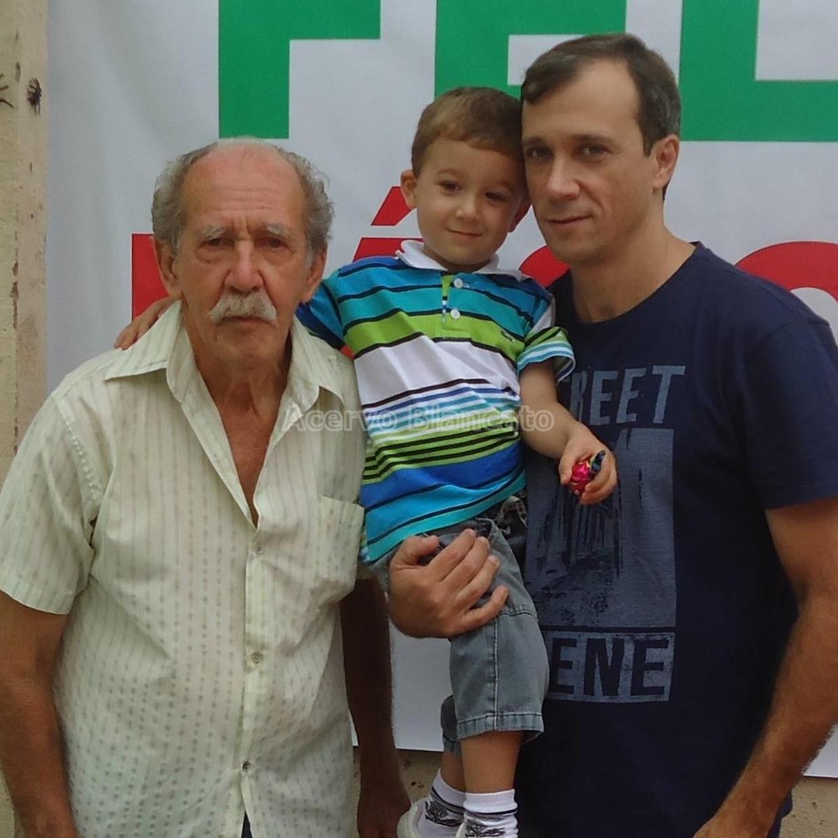 Com o filho e neto (Arquivo Pessoal)